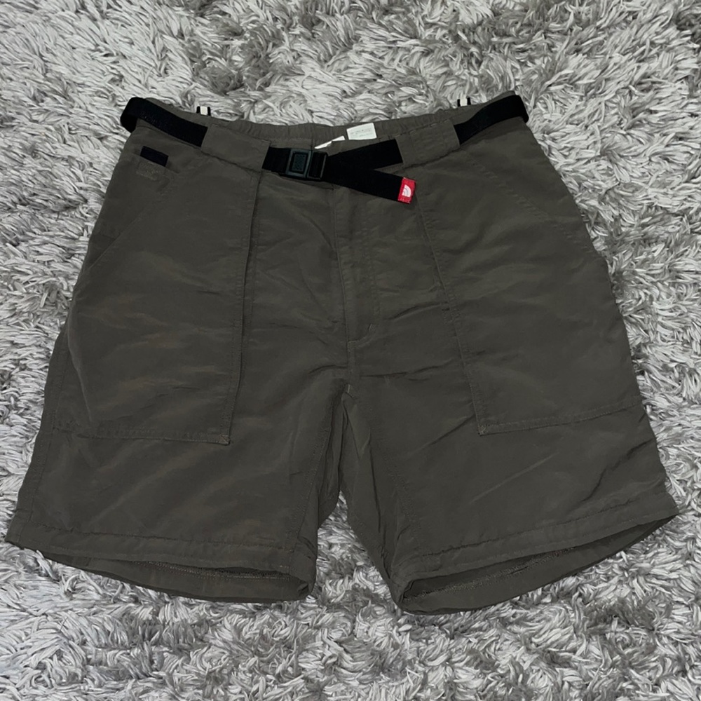 The north face men’s medium cargo shorts